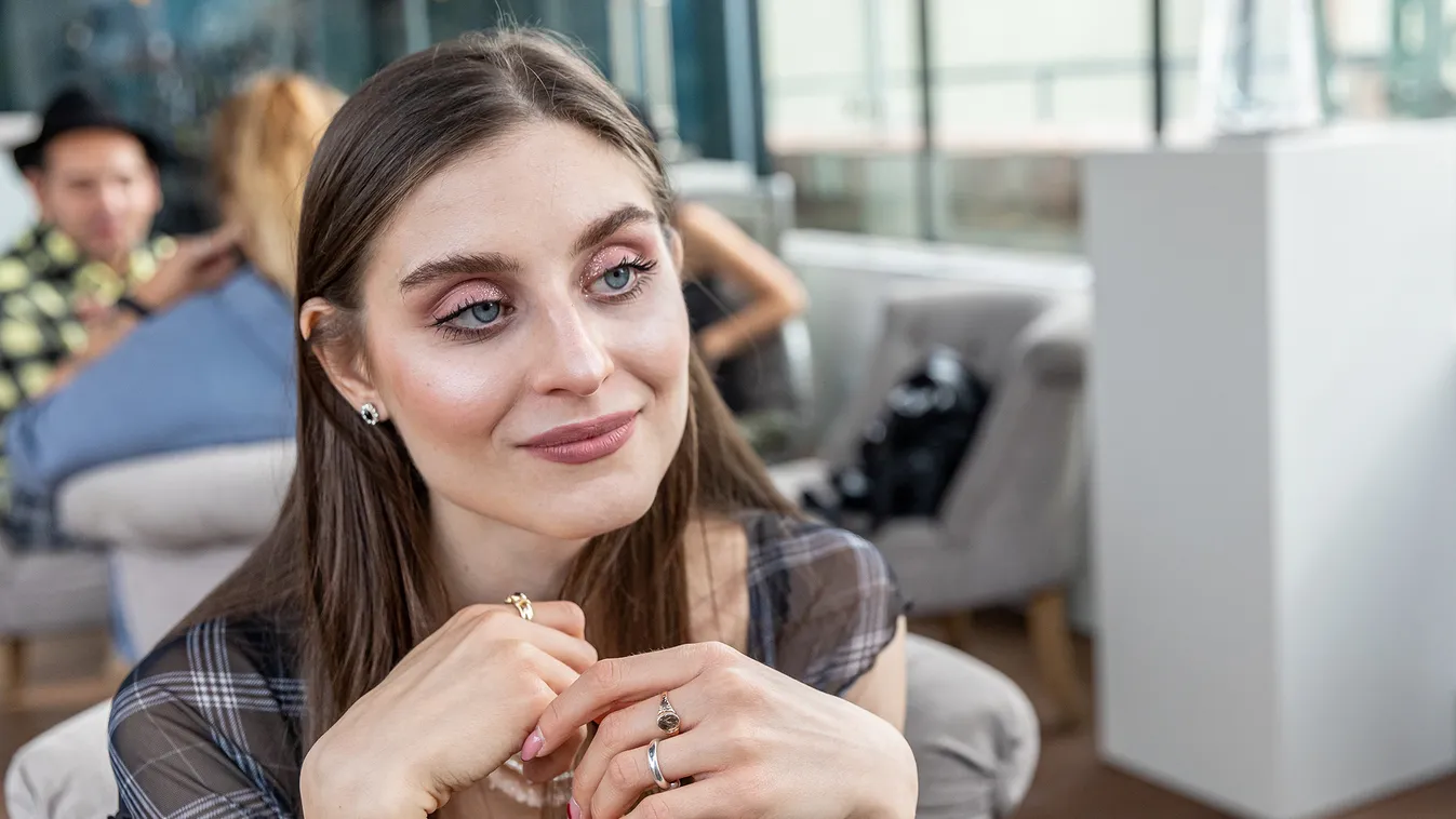 Venczli Zóra a terveiről vallott