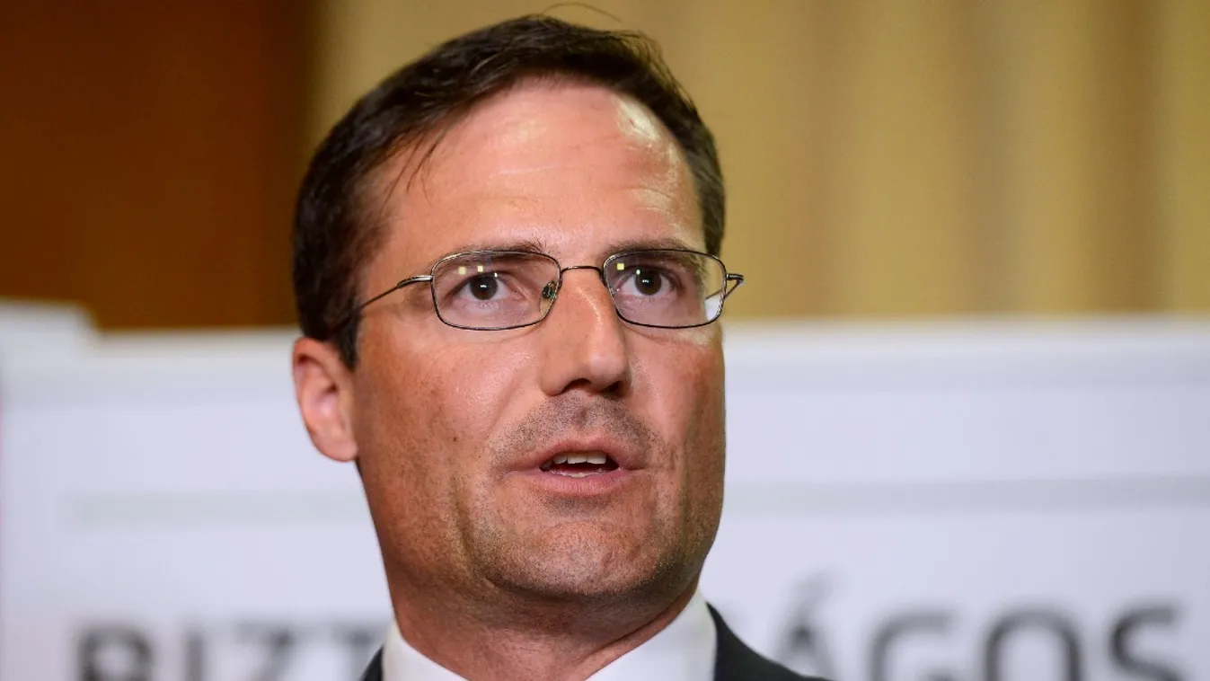 Gyöngyösi Márton támogatja az olajembargót