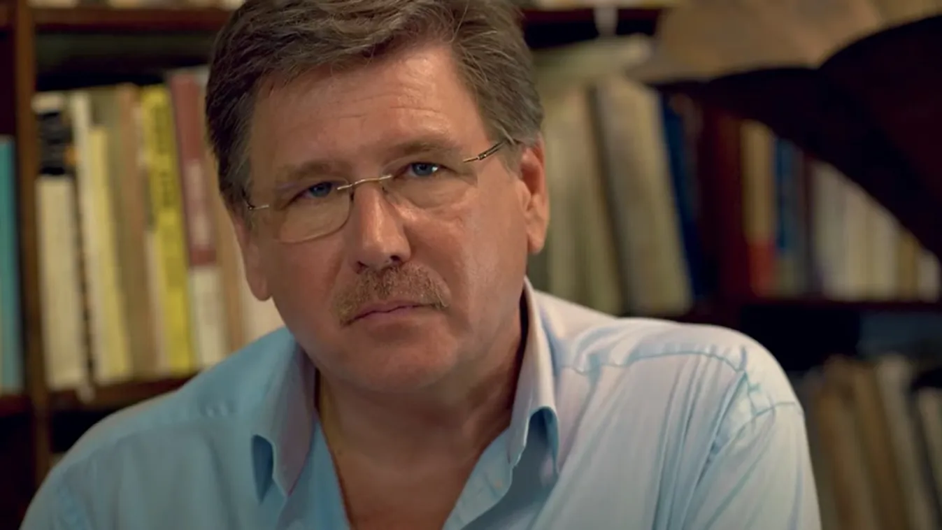 22 év után válik a magyar színész