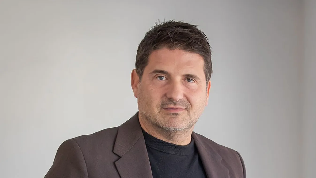 Hajdú Péter próbára teszi a halottlátót