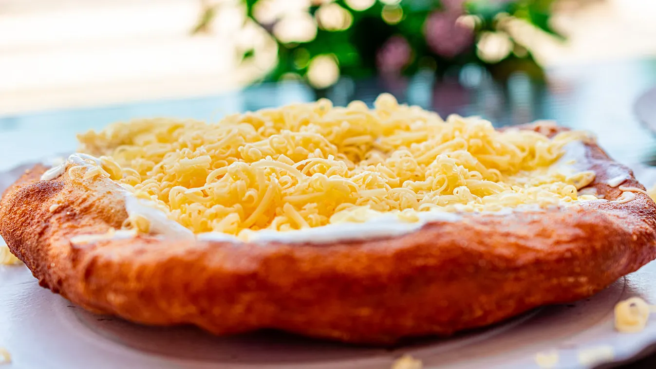 Így készül a kefires lángos, ilyen finomat még nem ettél