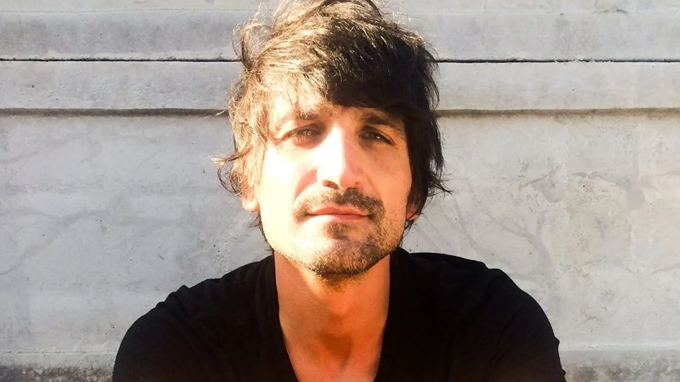 A gyilkossággal vádolt magyar egyetemi oktató: Térfigyelő kamera rögzítette korábbi brutális tettét