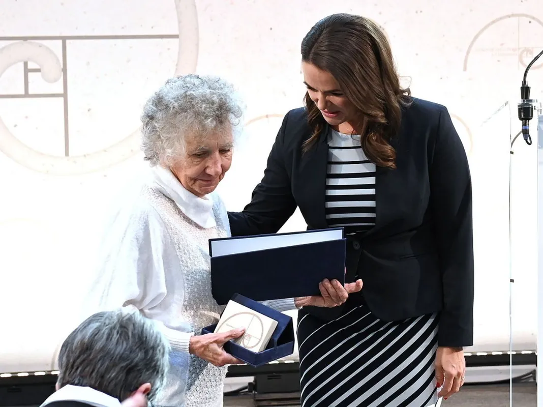 NOVÁK Katalin; LÓKI Tamásné