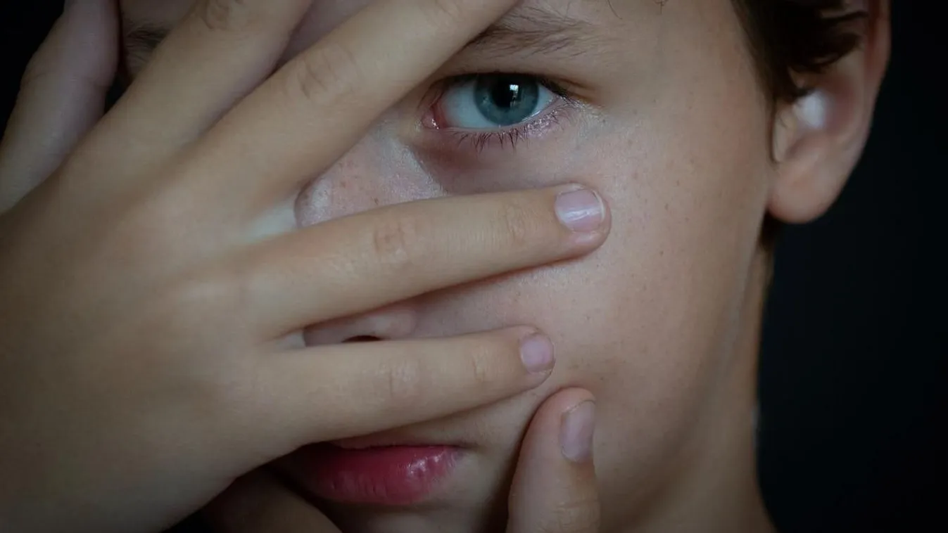 Beszakadt a vízi csúszda, a mélybe zuhantak a gyerekek