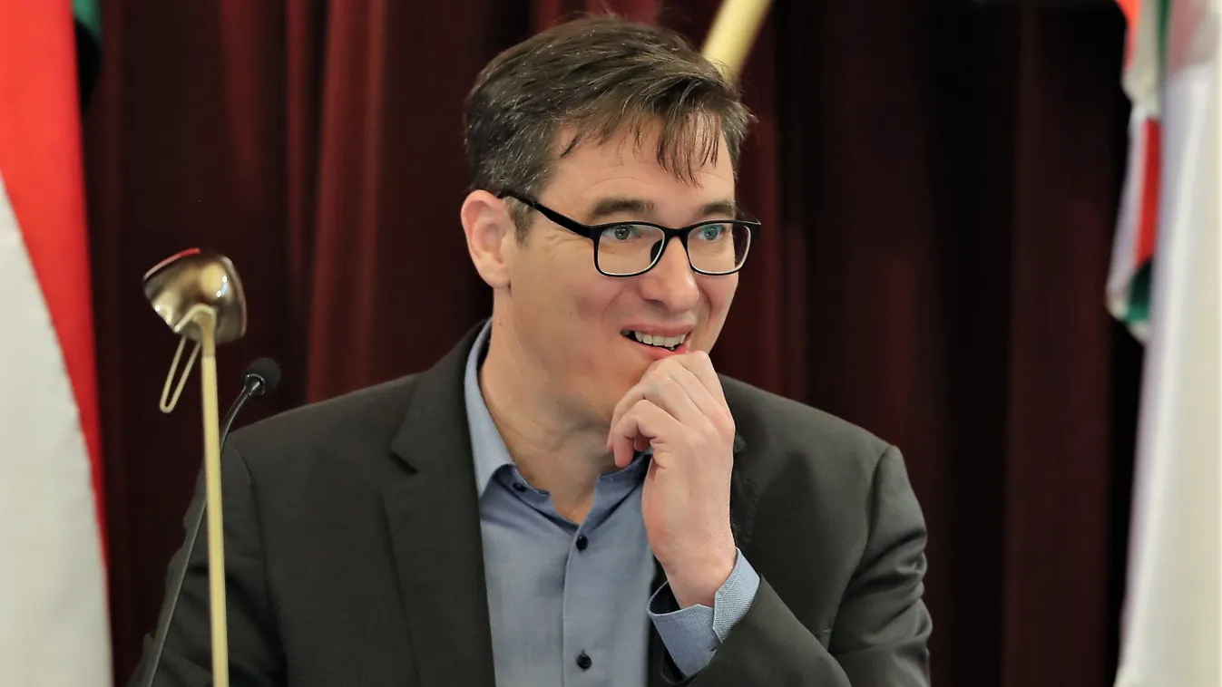 Karácsony a káosz karmestere. Szívből gyűlöli az autósokat?