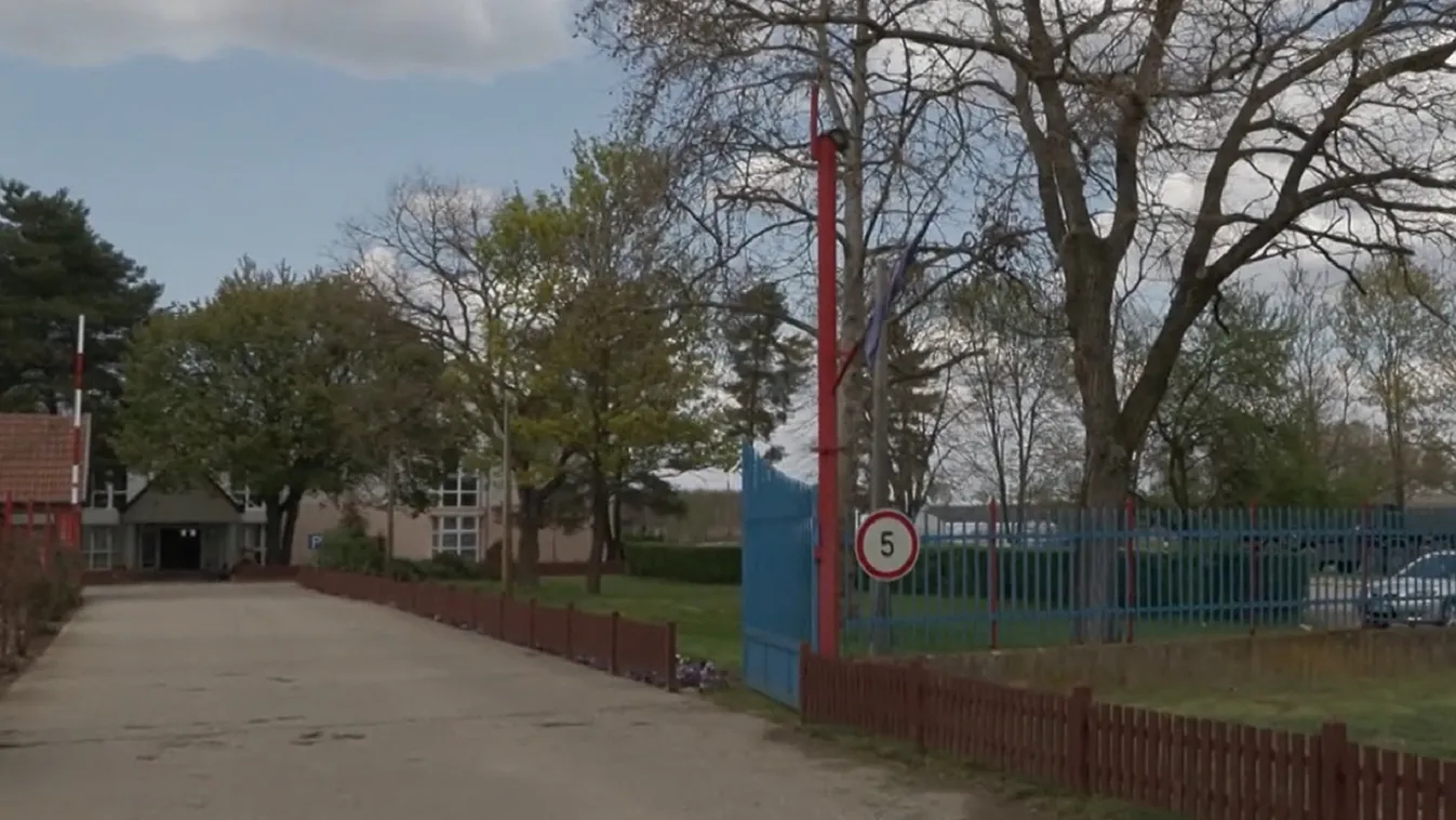 Összeesett egy diáklány az iskola udvarán