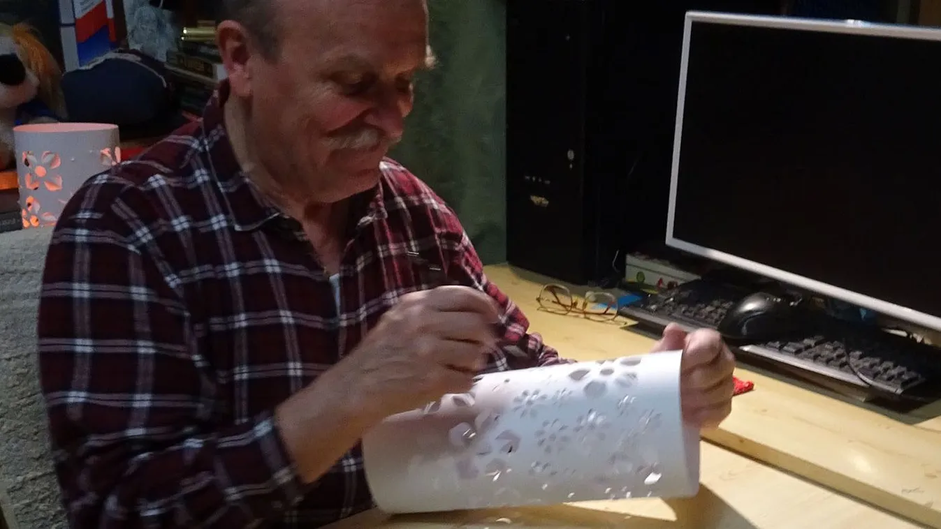 Elképesztő kézügyesség: múzeumba kerültek a magyar papírmágus szobrai