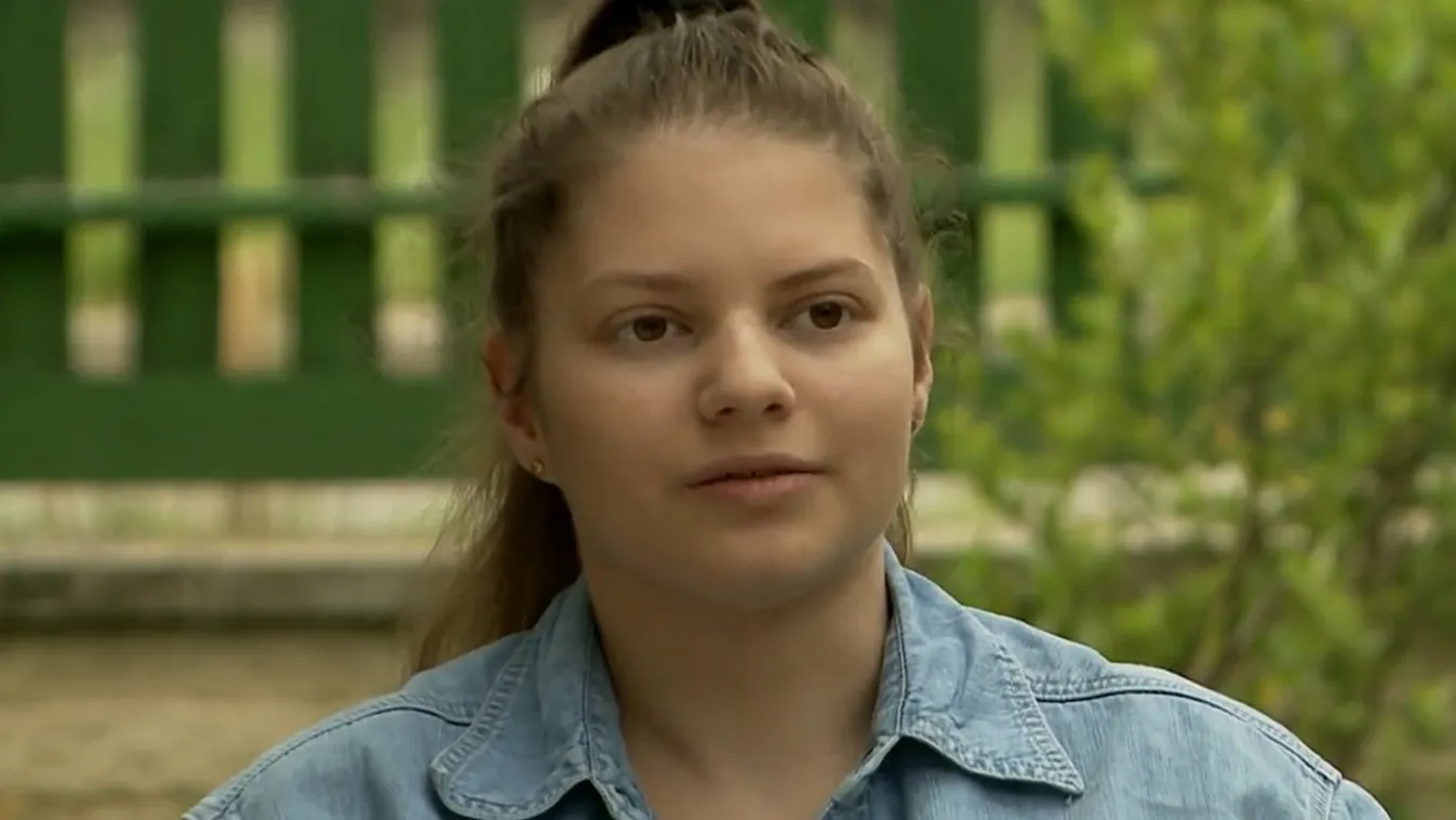 Pokoli kínokat él át a 18 éves Jázmin, ha víz éri a bőrét