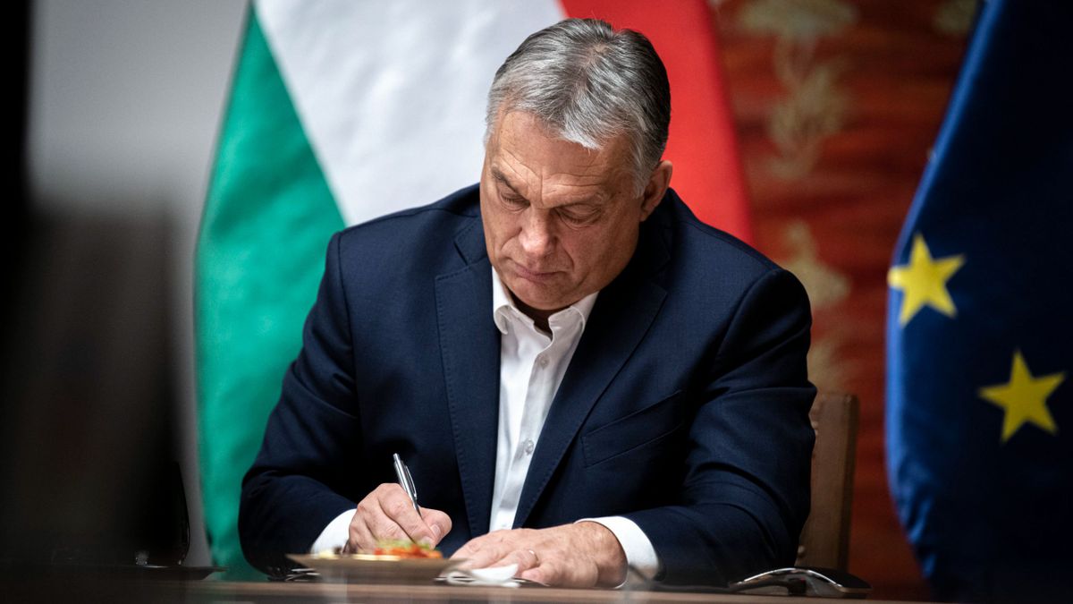 Orbán Viktor levelet írt az érettségizőknek és diplomásoknak