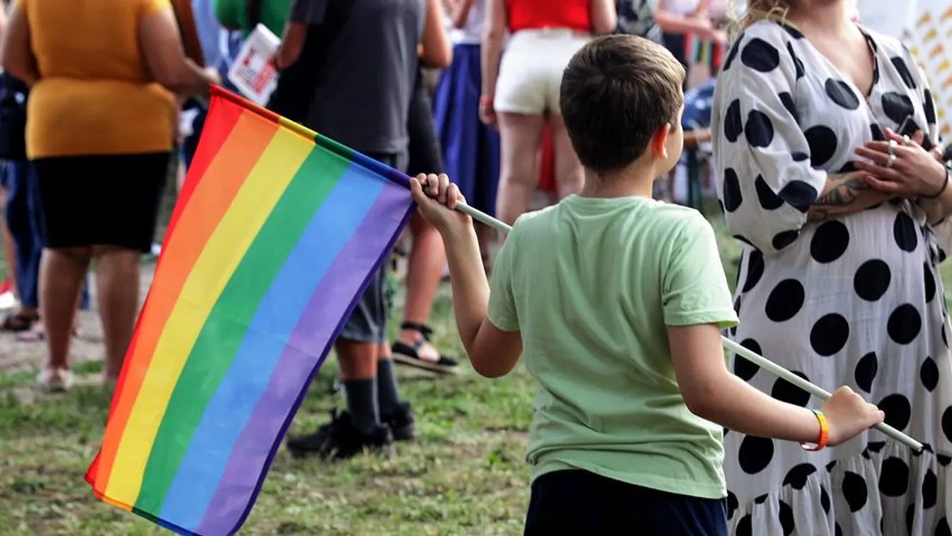 Elképesztő összegeket költ fiatalokat célzó LMBTQ-programokra az EU