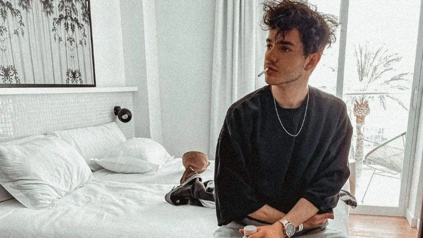 Dagad a botrány a magyar énekes szexvideója miatt