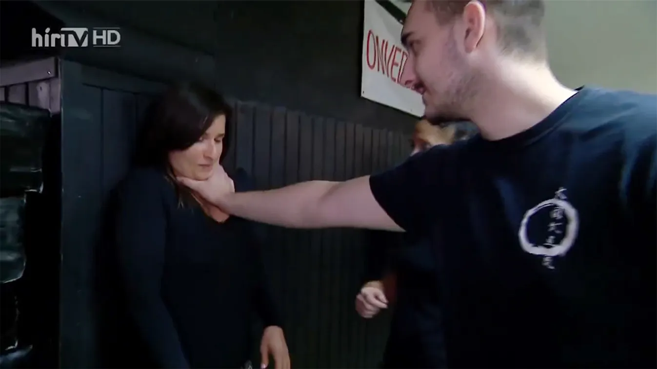 A Hír TV riportere a földre küldte a támadóját