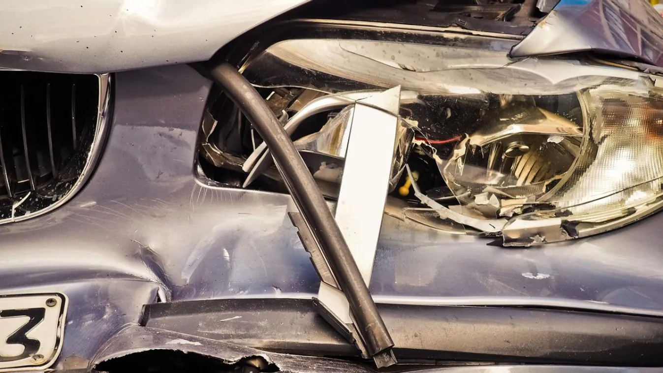 Megszólalt Gergely, aki gatya nélkül menekült a balesete után