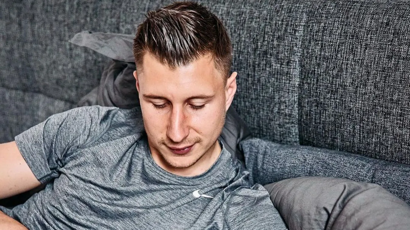 Willi Orbán az ágyban