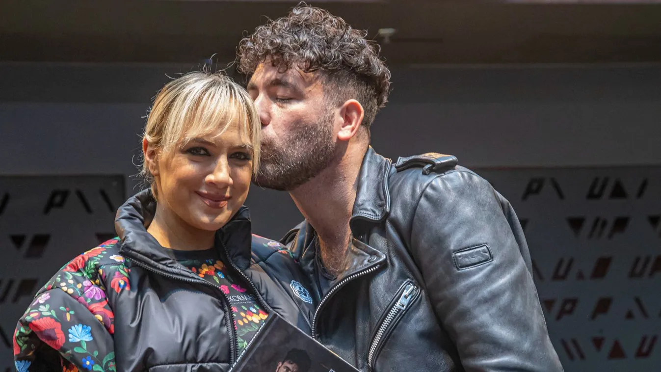 Tóth Gabi megmutatta kislánya arcát anyák napja alkalmából