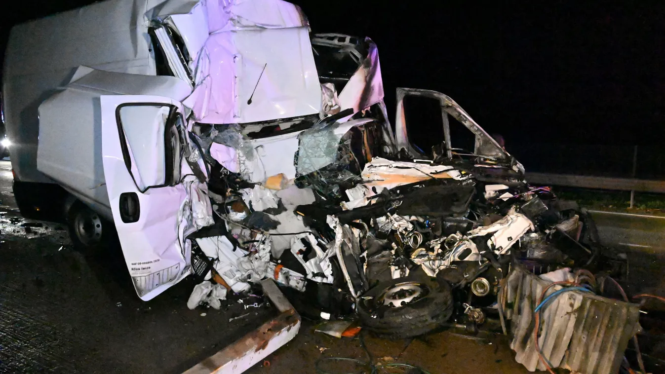Brutális helyszíni fotók érkeztek az éjjeli M0-s balesetről