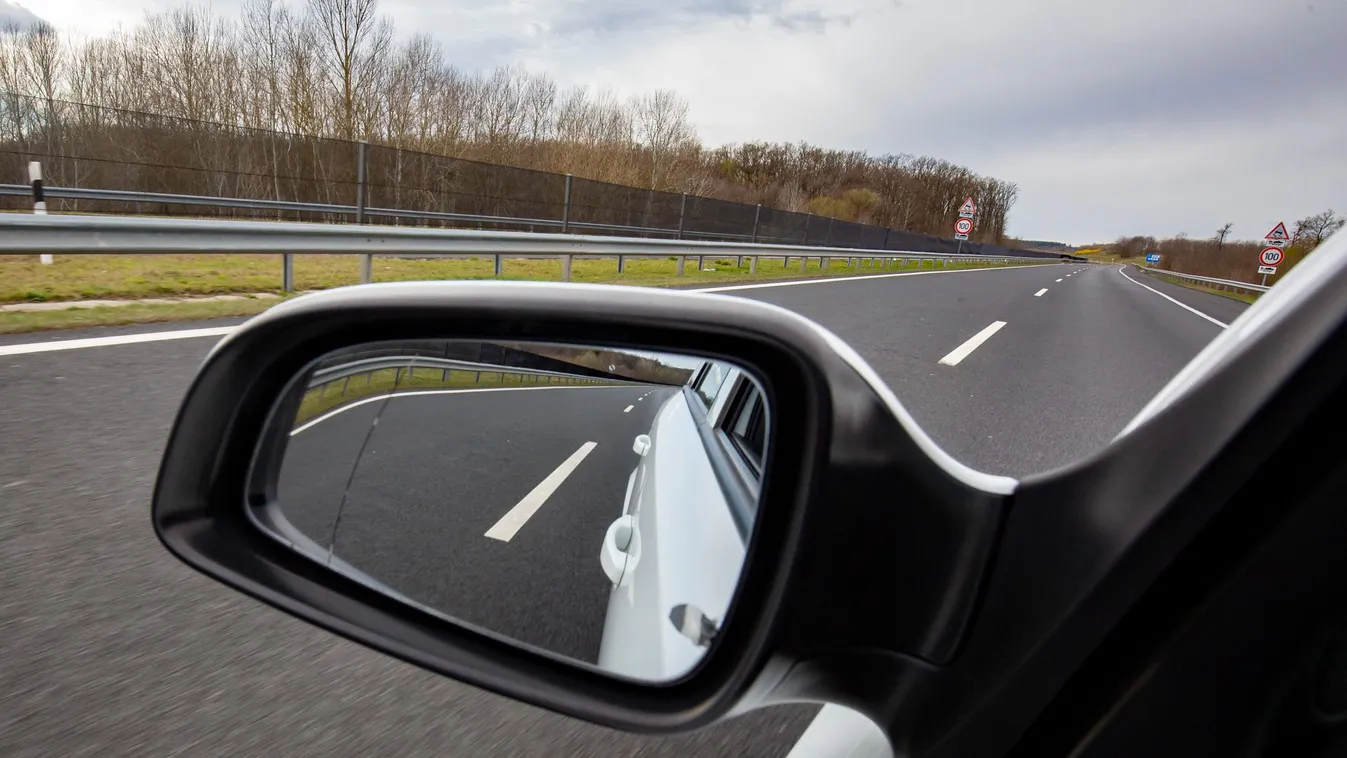 Gyermekével utazó édesanya előtt büntetőfékezgettek