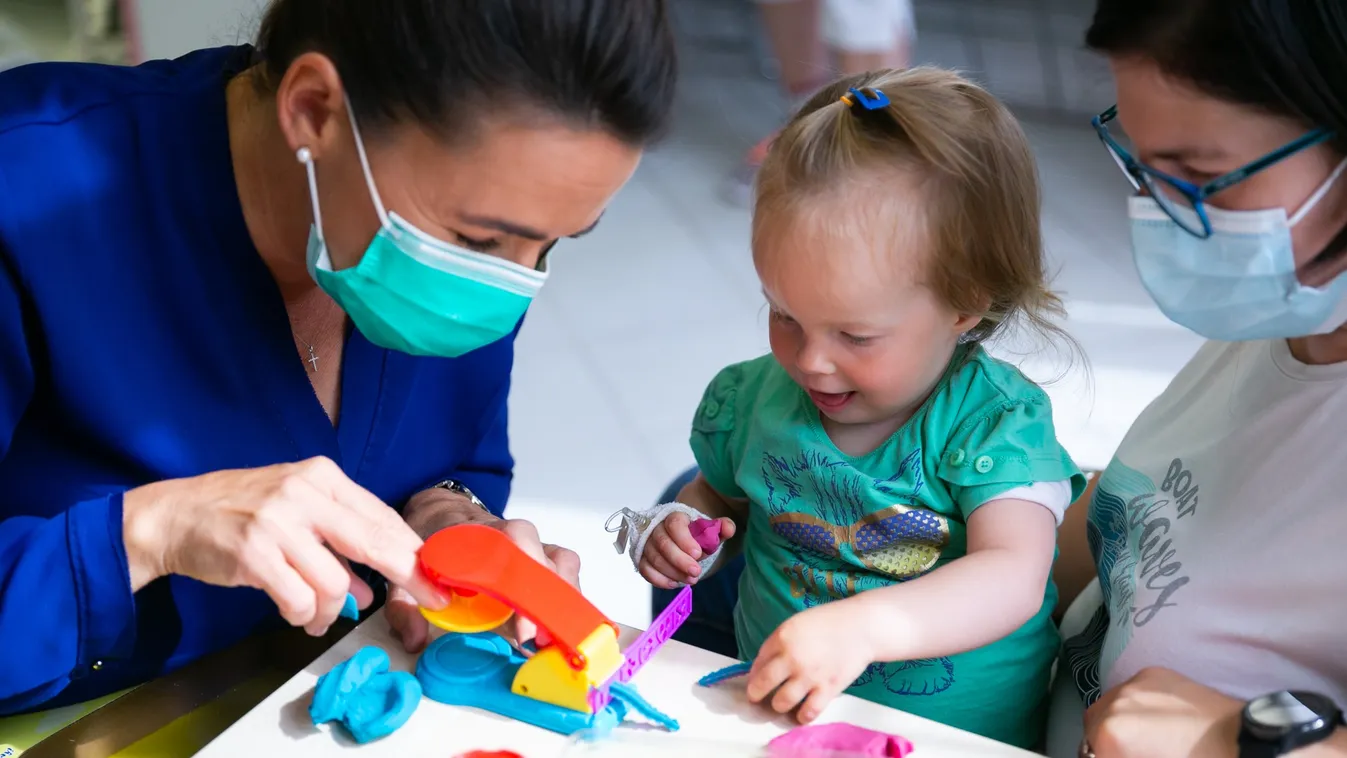 A köztársasági elnök felkereste a gyermekklinikát