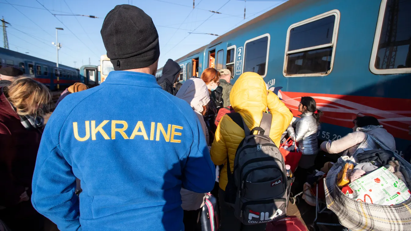 Csaknem tizenkétezren érkeztek szombaton Ukrajnából