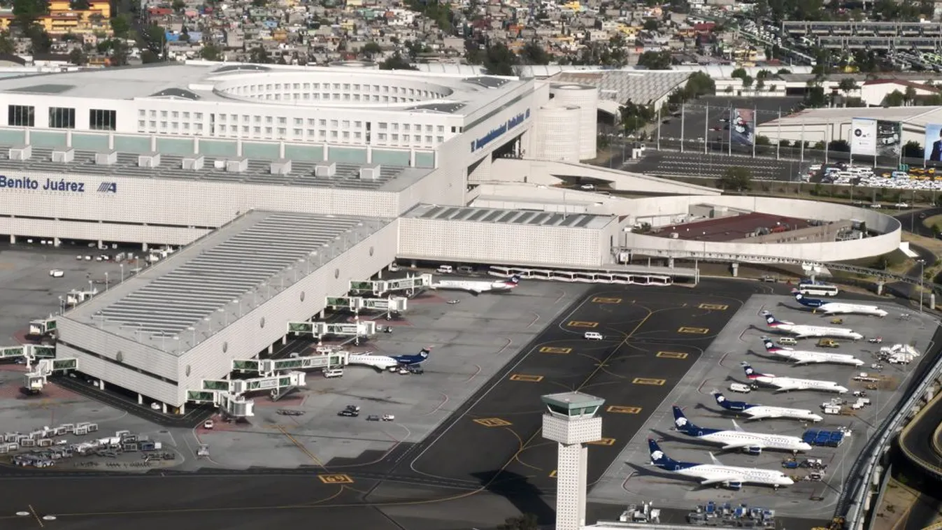 Majdnem összeütközött két utasszálló repülőgép – videó