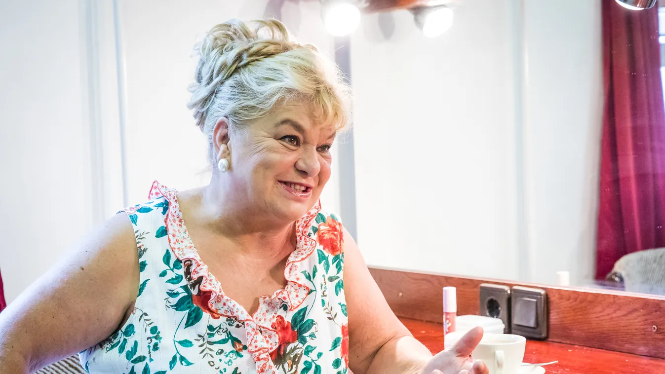 Oszvald Marika: A szívem az unokámmal van