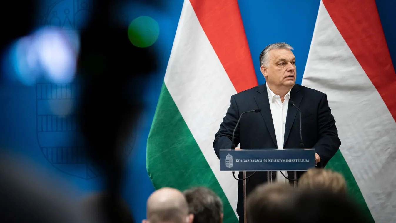 Orbán Viktor: A kormány éjféltől kihirdeti a háborús veszélyhelyzetet