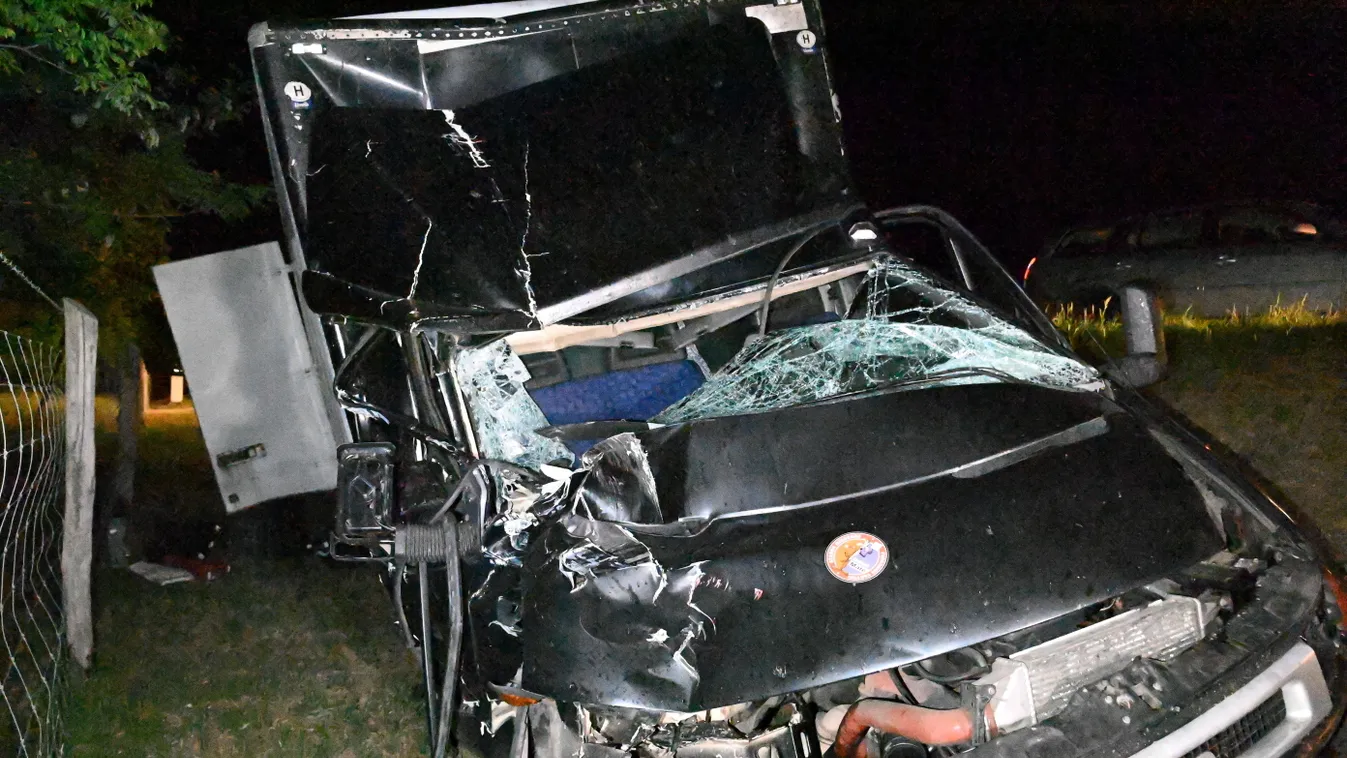 Brutális helyszíni fotók érkeztek az M5-ös balesetről