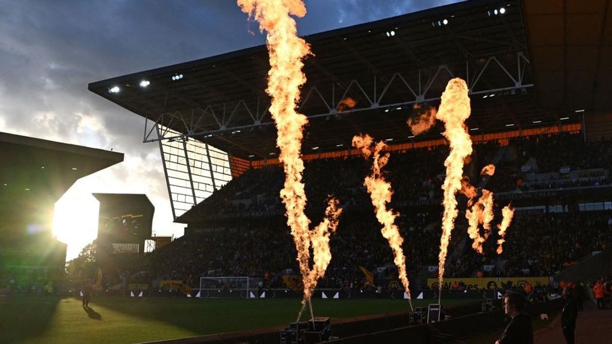 Angol-magyar: Puskást ünnepelték a legendás stadionban