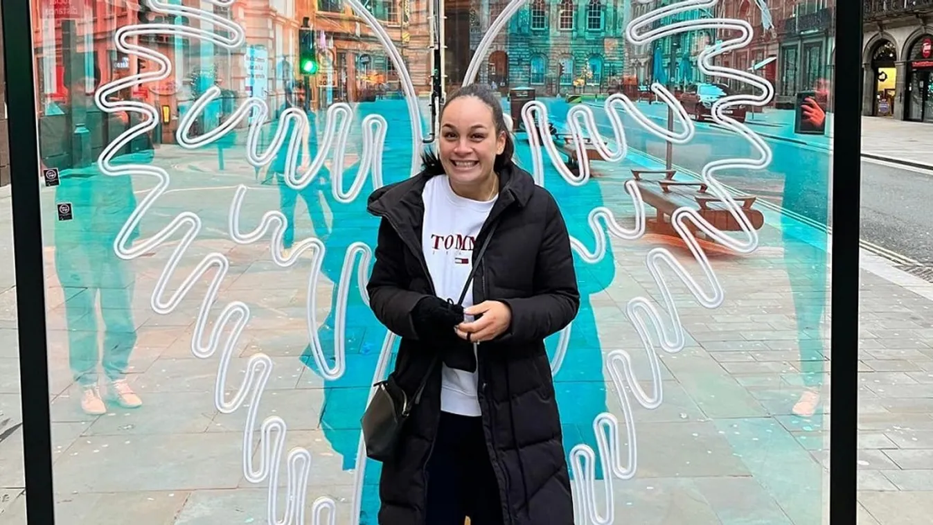 Holtan találták a gyönyörű menyasszonyt a szoláriumban