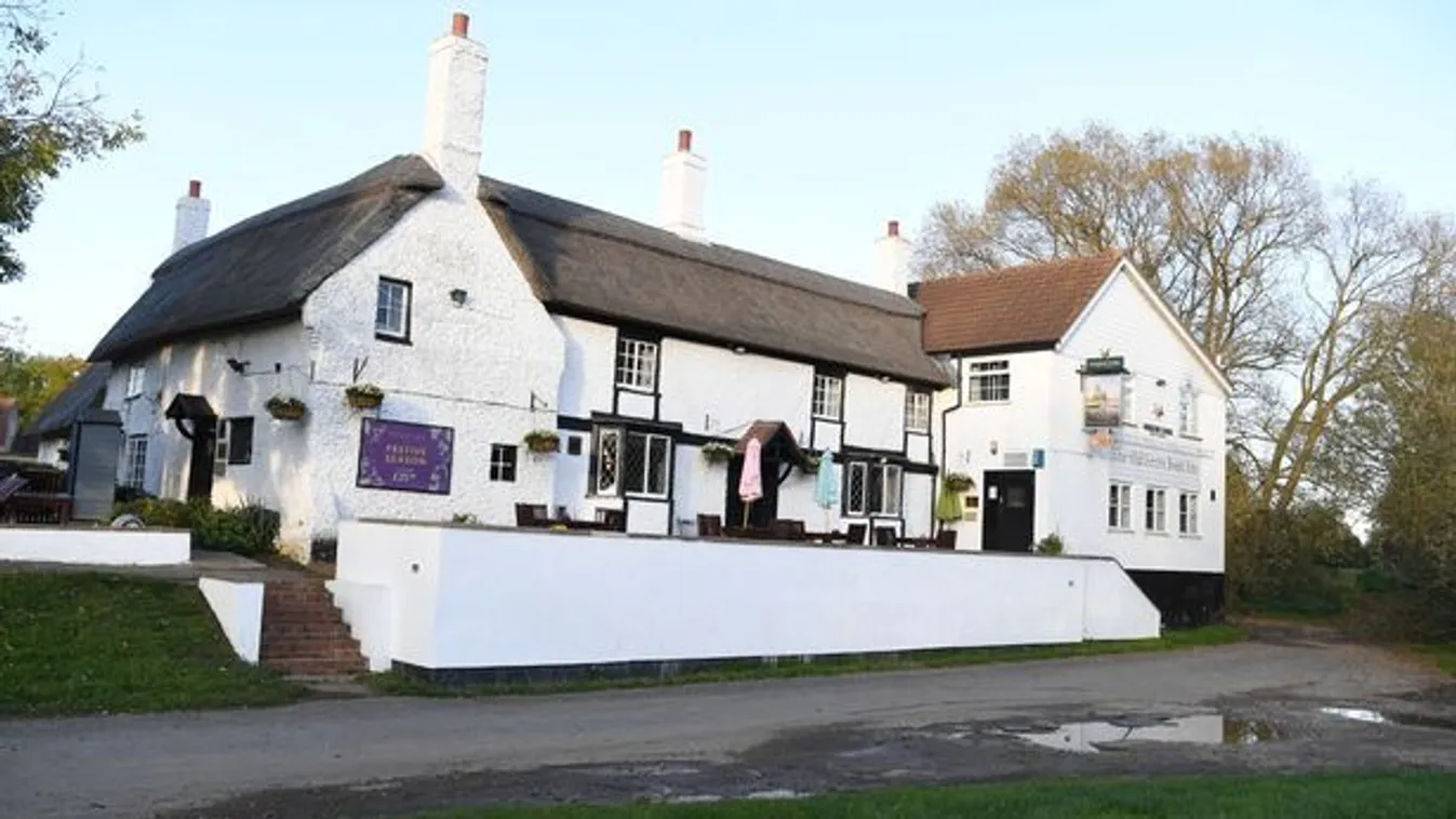  Anglia egyik legrégebbi kocsmájában kísért egy fiatal lány