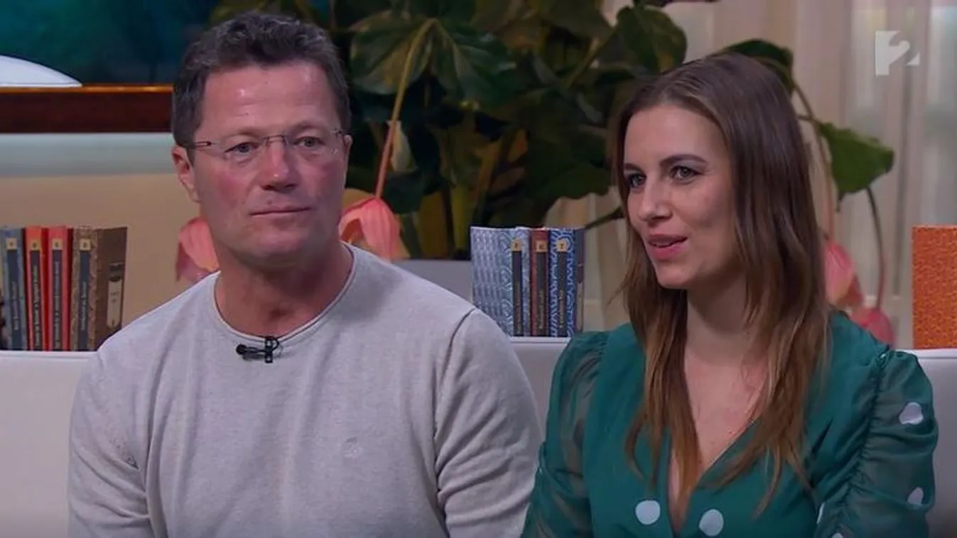 Stohl András megmutatta: már ekkora a felesége pocakja