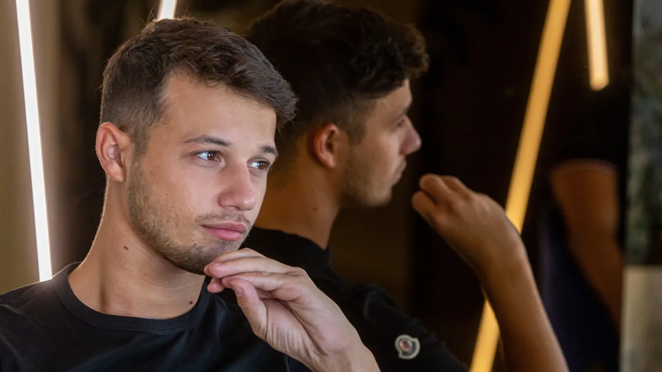 Futva menekültek Demcsák Zsuzsa nevelt fiának bérlői