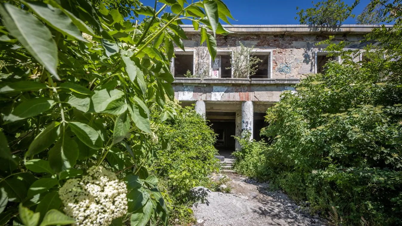 Így néz ki a Balaton-közeli szovjet luxuslaktanya – Fotók