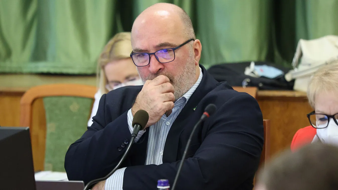 Pikó András: Tarthatatlan ami Józsefvárosban van