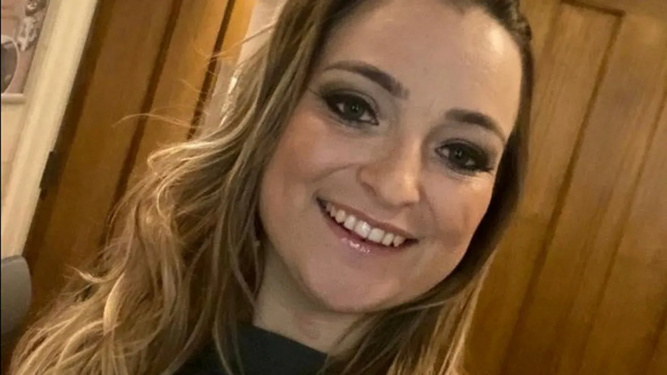 Ezt a fenékvillantó anyukát akarják többezren felszedni