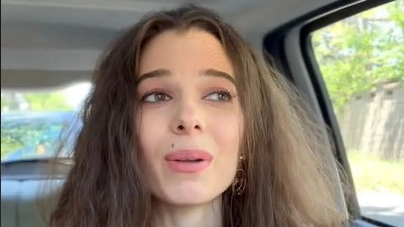 Úristen, ki ez a lány? Ő a legmenőbb énektanár, az tuti