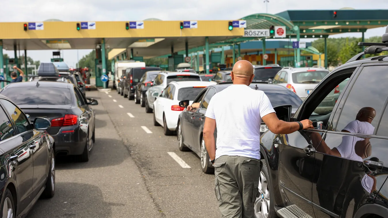 Tömeg a déli határon, órákat kell várni a kánikuulában
