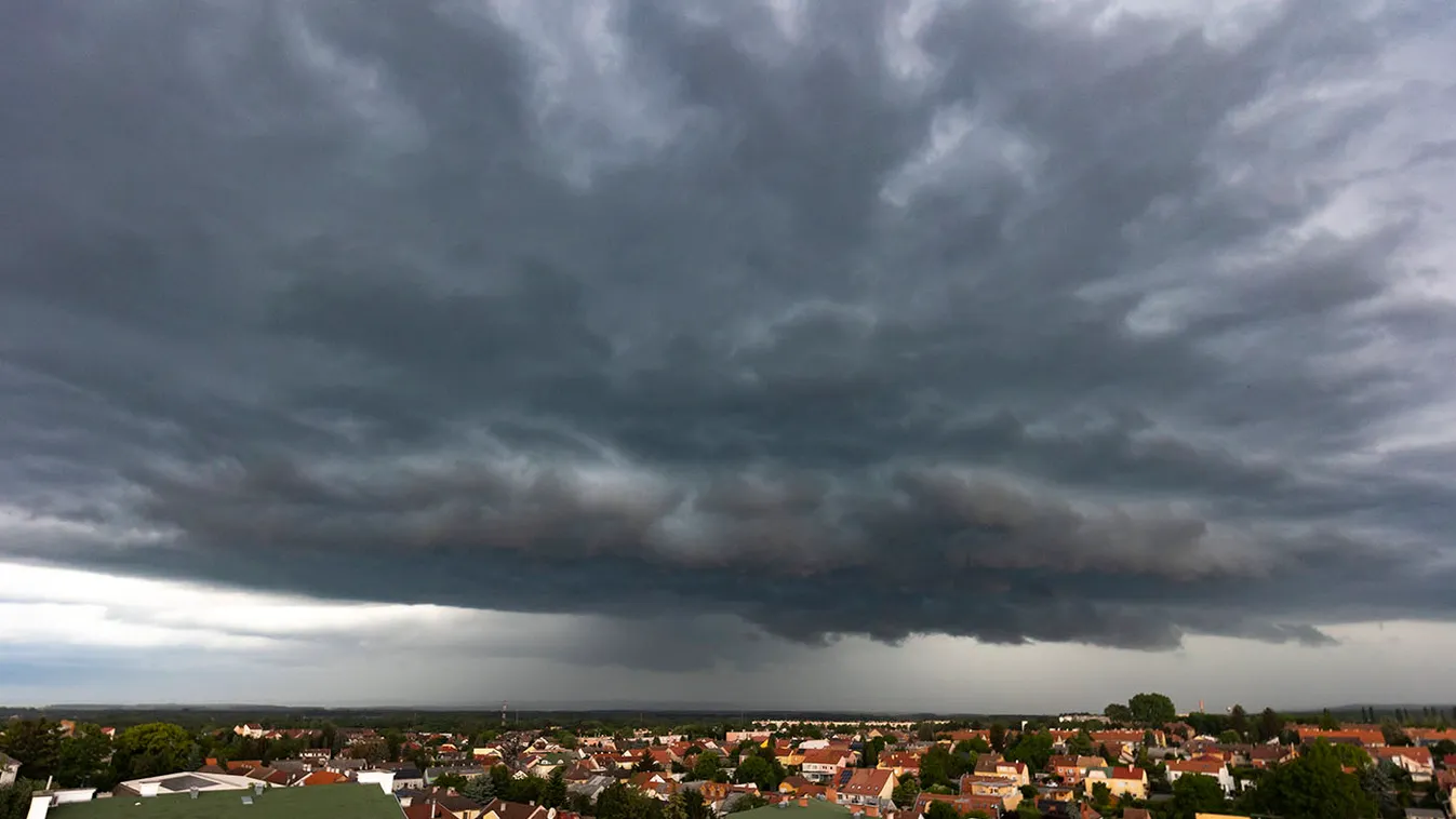 Viharos széllel és jégesővel fog lecsapni a zivatar