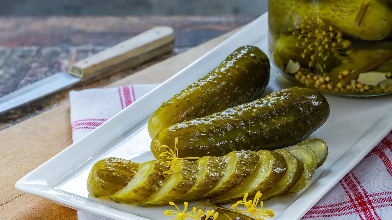A kapor mellett ez kell még a tökéletes kovászos uborkához