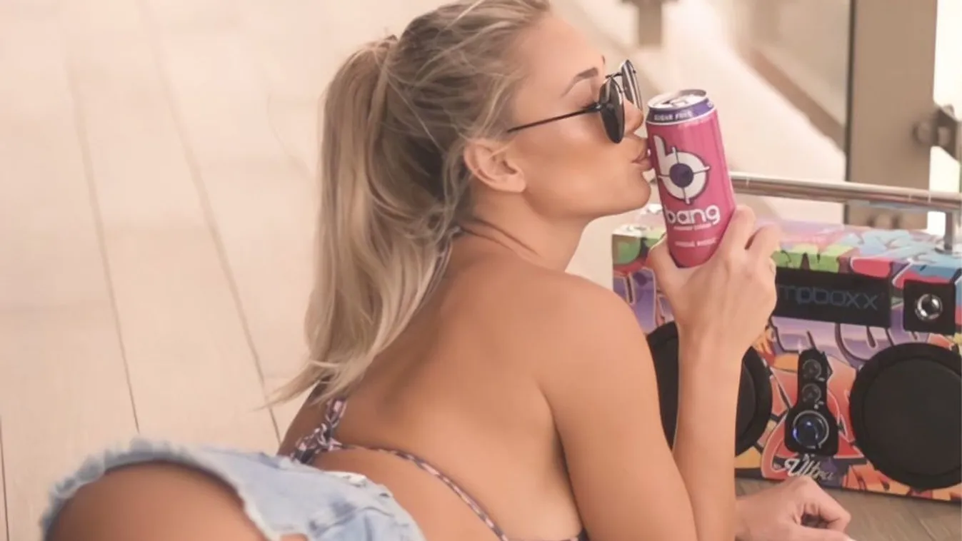 Felfedte melleit a csodás mellű bemondónő