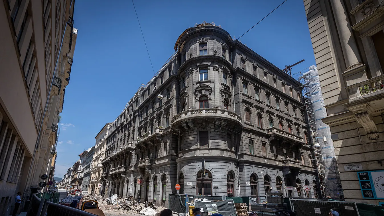 Belvárosi épületomlás: súlyos sérüléssel vitték kórházba a fiatal nőt