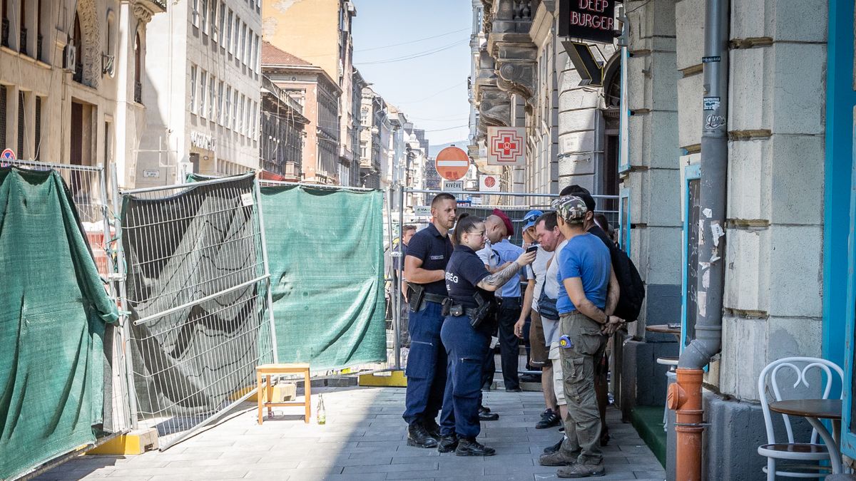 Belvárosi épületomlás: súlyos sérüléssel vitték kórházba a fiatal nőt