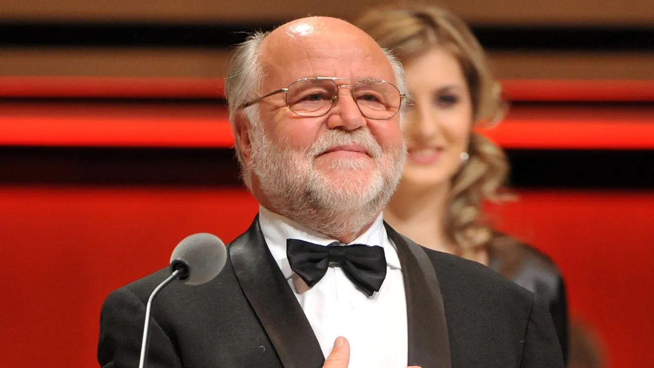 Óriási tömeg gyűlt össze Haumann Péter temetésén