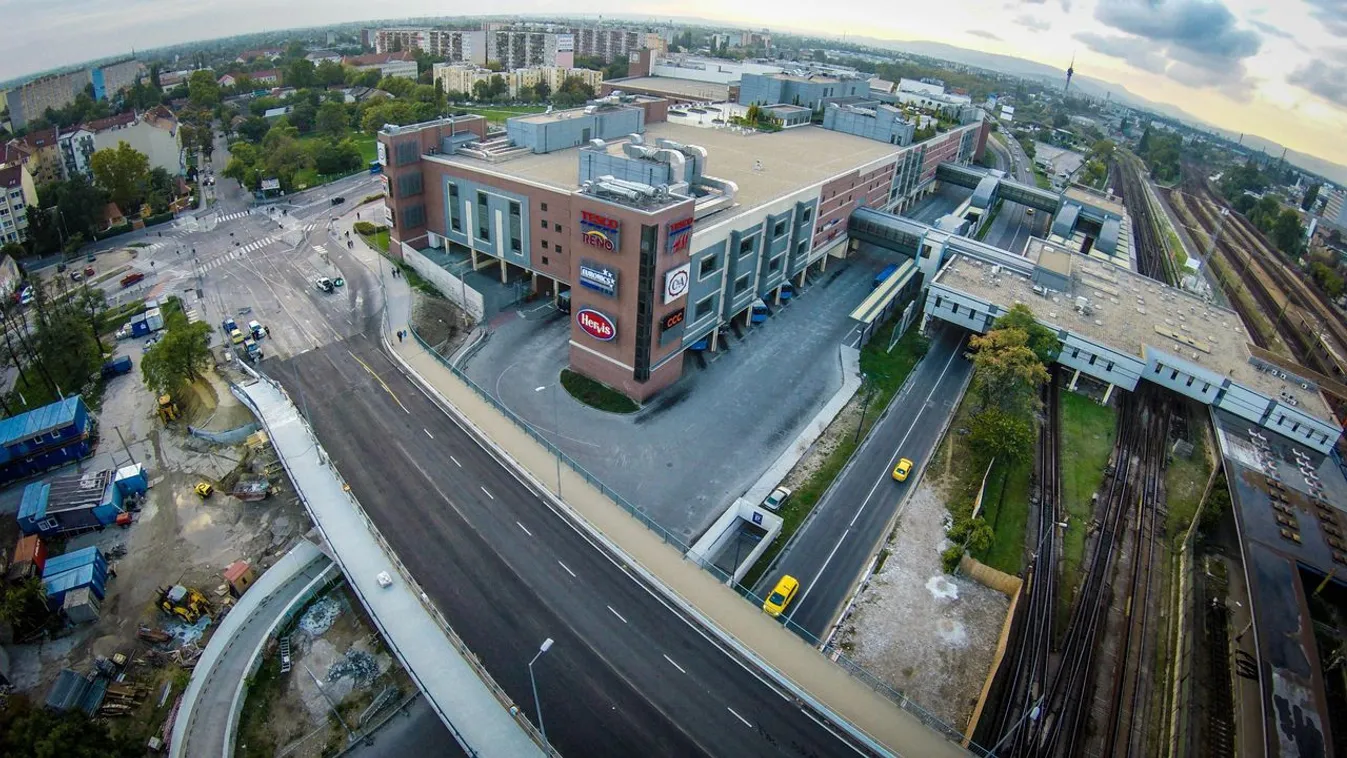 Így mentették meg a férfit, aki felüljáróról akart leugrani