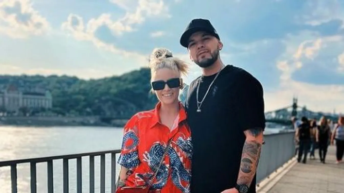 Ilyen ruhában ment férjhez a szexi magyar sztár