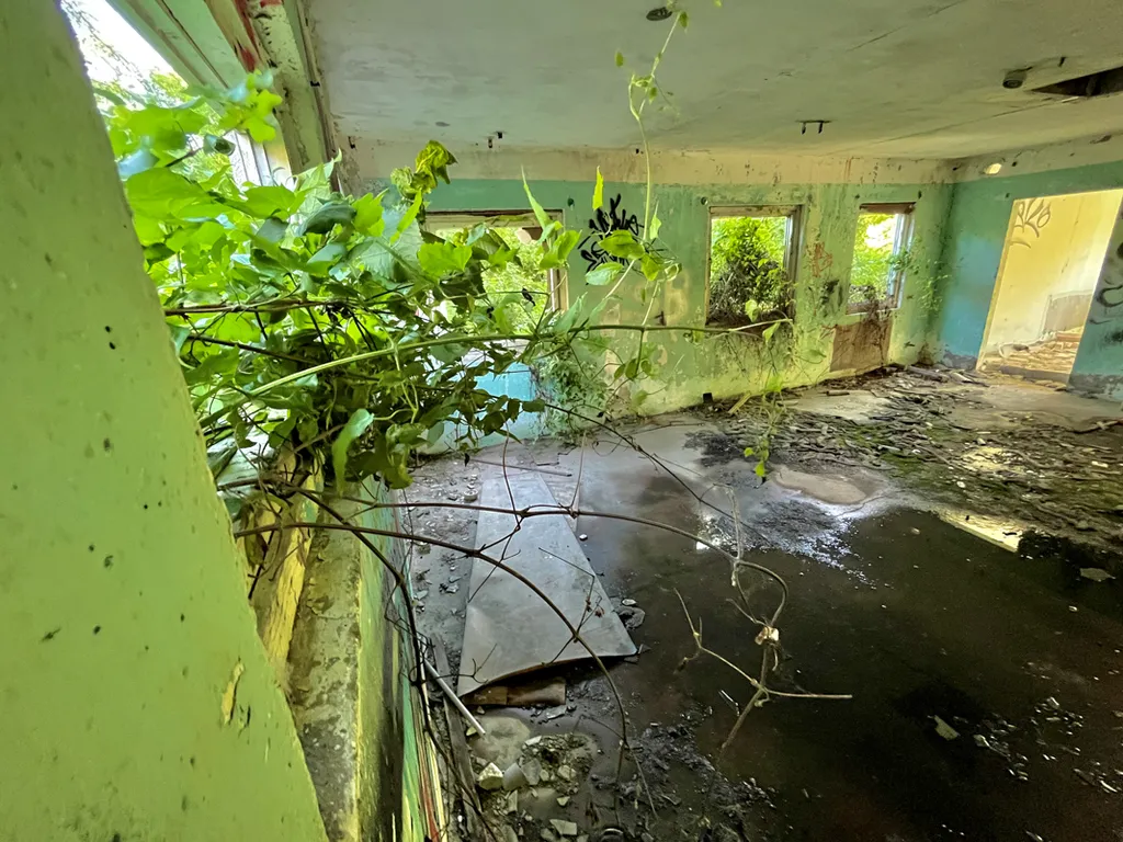 20220602 Budapest, Hazánk egyik legismertebb szellemvárosa Veszprém közelében, Szentkirályszabadja település határában áll. A szovjet katonáknak épített kisvárosban az akkori viszonyokhoz képest szinte luxus uralkodott. Fotó:Bánkúti Sándor