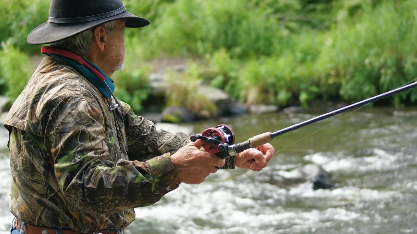 Mentőt hívott a magyar horgászhoz, majd lenyúlta