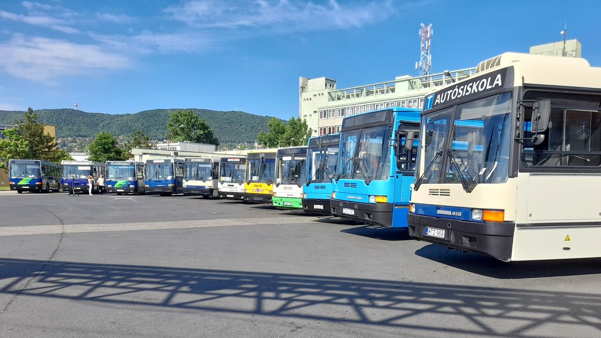 Budapest elbúcsúzott a buszoktól