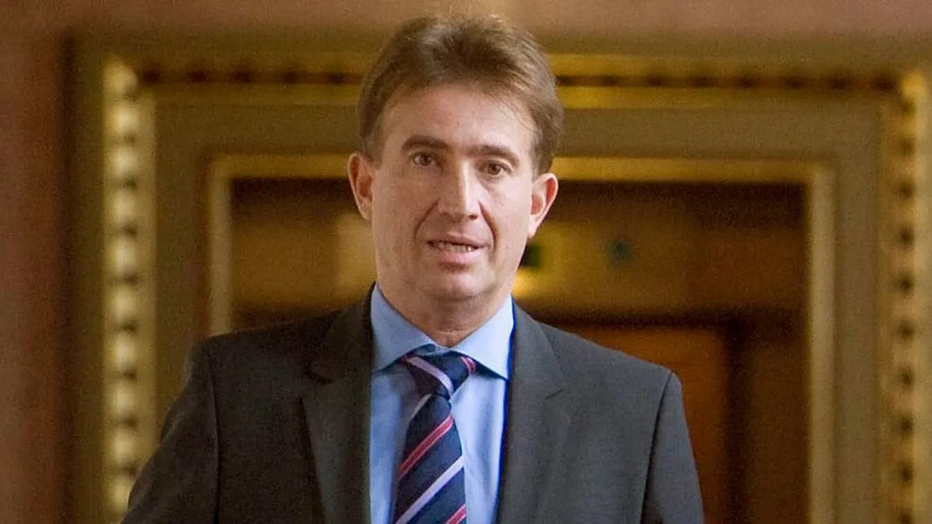 Bukott vezetővel erősít Karácsony Gergely