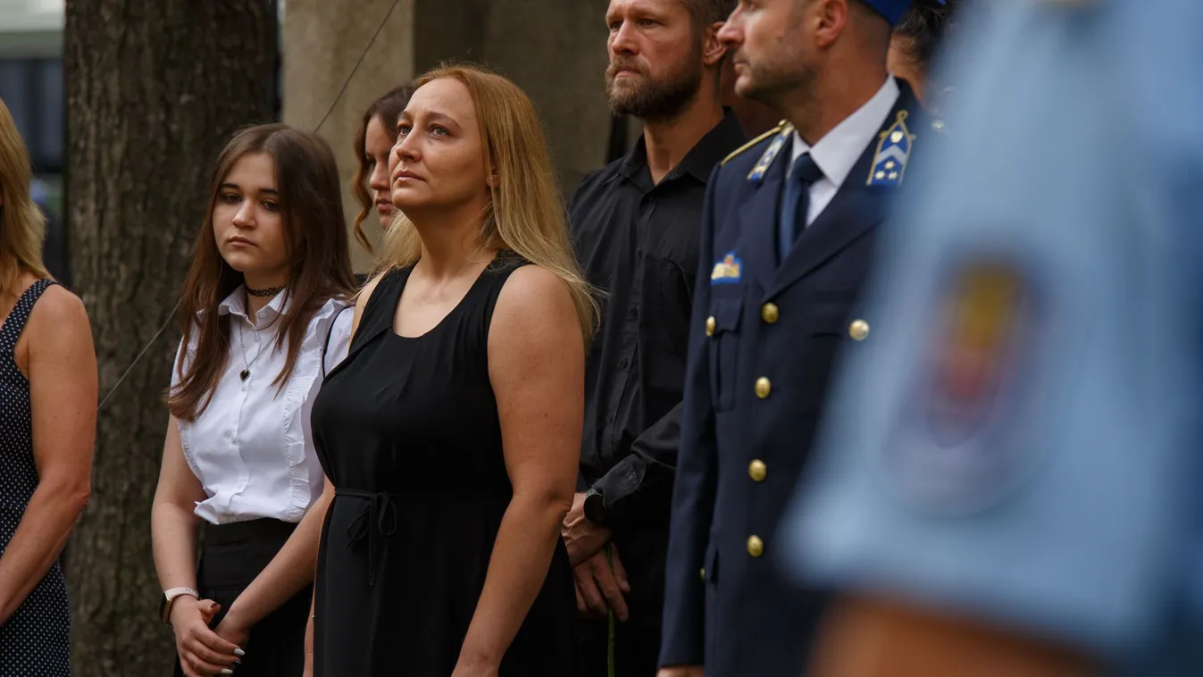 Szívszorító: mindössze 30 évesen halt meg a rendőr édesapa